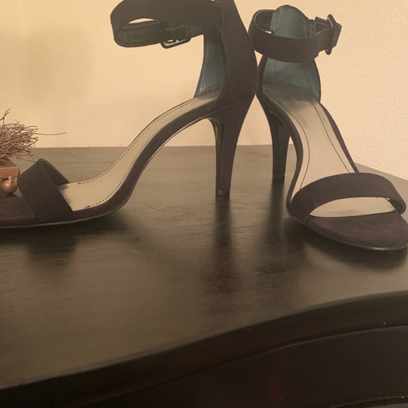 Black  - Open Toe Sandal - Picture 3 of 7